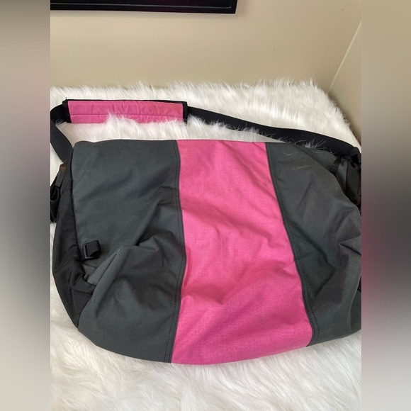 Timbuk 2 Large Pink and Gray Messenger Bag - Picture 2 of 12